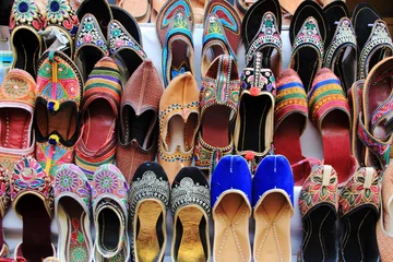 Zelfklevend Fotobehang Colorful Rajasthani Shoes © MahanteshC