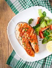 Grilled salmon with salad