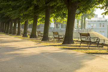 Ławki na wałach Chrobrego o poranku,Szczecin © Mike Mareen