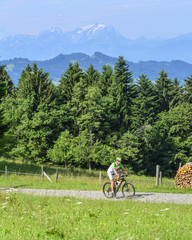 Radfahrer im Gebirge