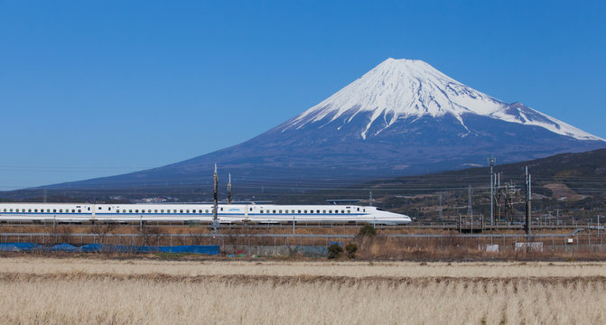 Fototapeta Bullet train Tokaido Shinkansen with view of mountain fuji