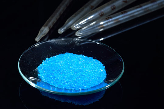 Laborger&auml;te mit Chemikalien