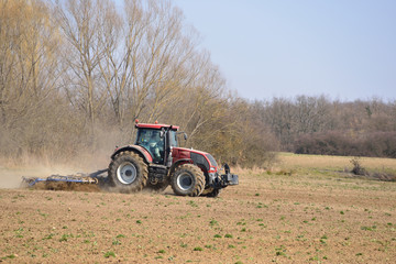 Obraz premium Traktor auf Feld