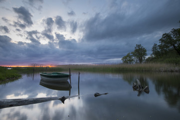 łódki w przystani wędkarskiej © Mike Mareen