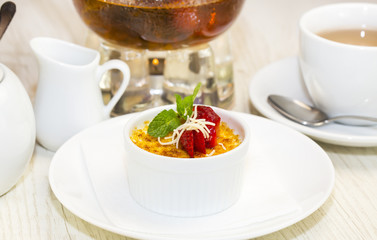 serving of cream brulee