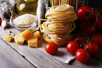 Pasta with cherry tomatoes and other ingredients