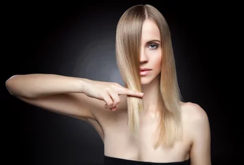 Photo sur Plexiglas Salon de coiffure Beautiful lady with straight hair