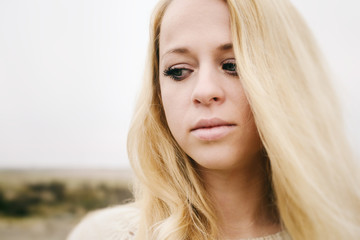 Naklejka premium young sensual girl blonde in windy fall outdoors