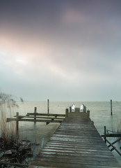 Obraz premium Houten steiger aan het water