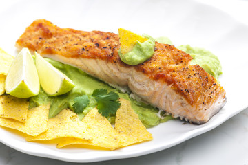grilled salmon fillet with avocado sauce and nachos