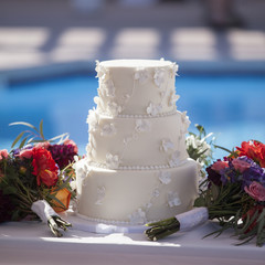 outdoor white wedding cake