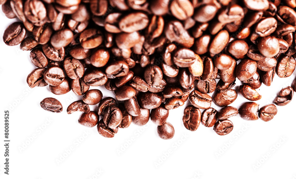 Fototapete Coffee beans isolated on white background with copyspace for tex