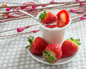 yogurt with strawberries