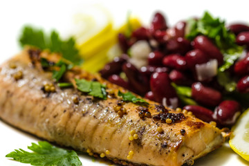 Salmon fillet grilled with bean salad, lemon and parsley