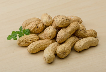 Raw peanuts