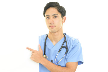 ホワイトボードを持つ医師