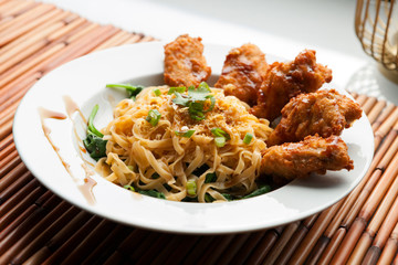 Chicken Wings with Noodles and Spinach