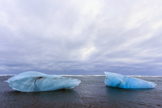 Islanda: iceberg nell'acqua