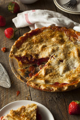 Homemade Strawberry Rhubarb Pie