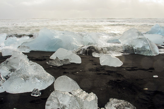 Islanda: mare ghiacciato, iceberg sulla spiaggia