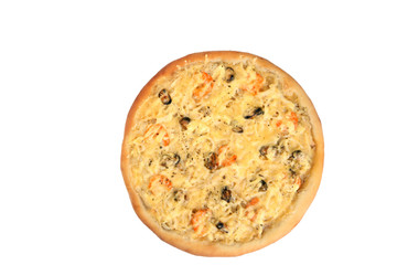 Пицца с морепродуктами на белом фоне