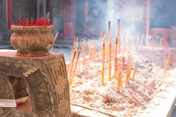 Poster de jardin Temple burning chinese incense