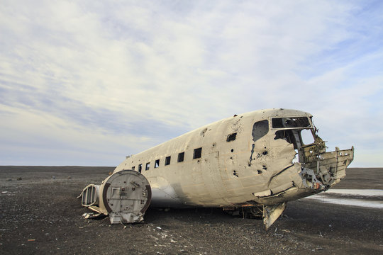 la carcassa del relitto aereo abbandonato a Sólheimasandur 