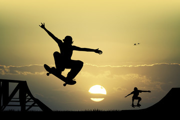 skateboard at sunset © adrenalinapura