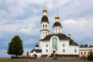 Fototapeta na wymiar church in arkhangelsk