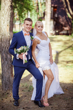 bride and groom, garter, legs