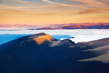 Fototapeta premium Amazing sunset in the mountains