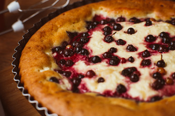 Red and black currant cake