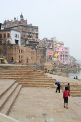 Obraz premium Boys playing on the Ghats of river Ganges