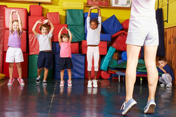 Kinder beim Kindersport in der Vorschule