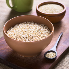 Popped white quinoa (lat. Chenopodium quinoa) cereal