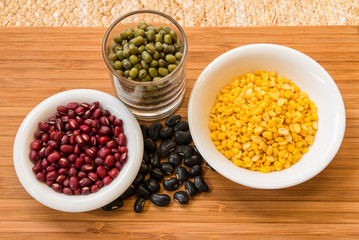 Mix  beans  on the wood