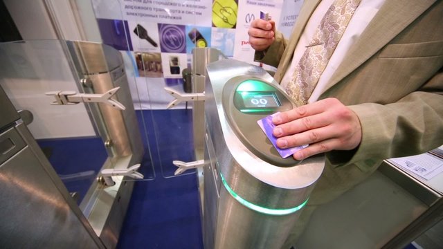 Man showing how to use card to pass through tourniquet 