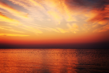 Obraz na płótnie Canvas sunrise in the sea