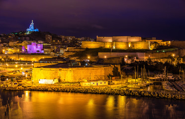 Fototapeta na wymiar Night view of Fort St. Nicolas and Notre-Dame-de-la-Garde in Mar