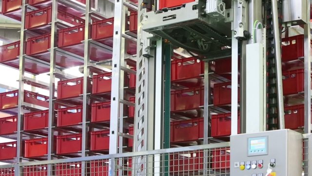 Moving mechanical lift for shifting boxes in large warehouse