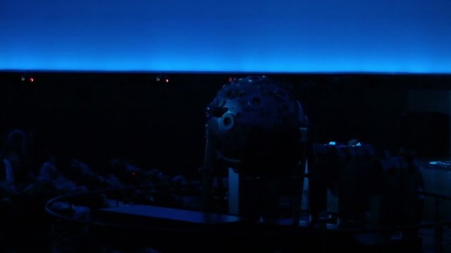 Device to project image starry sky on dome in Planetarium