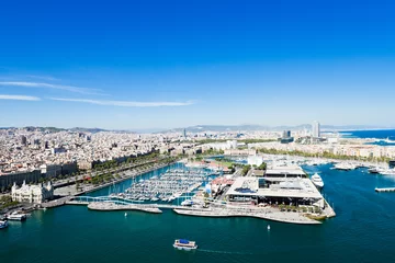 Luftaufnahme des Hafenviertels in Barcelona, Spanien © Valeri Luzina