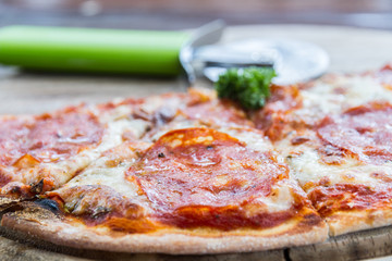 Salami pizza