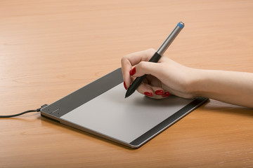 work with the graphic tablet behind desktop