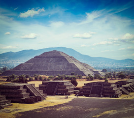 Fototapeta na wymiar Teotihuacan Pyramids