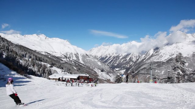 Crowd of skiers stands near point of hire of equipment