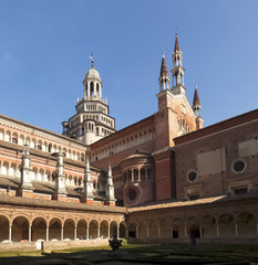 Fototapeta premium Cloister with views of the church's domes and spiers