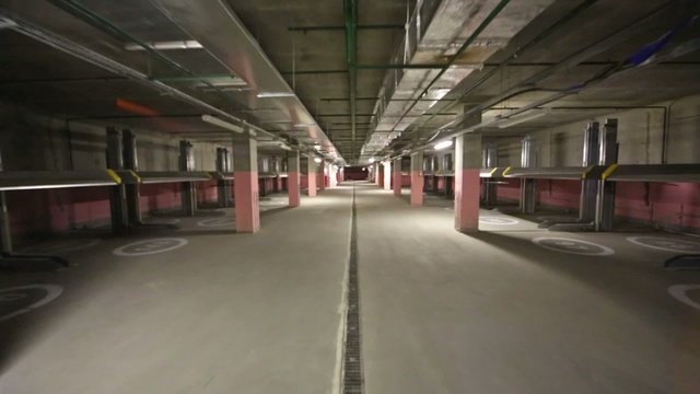 Movement on underground two-level parking with electrolifts