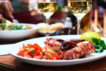 Crédence de cuisine en verre imprimé Plats de repas Octopus salad close up
