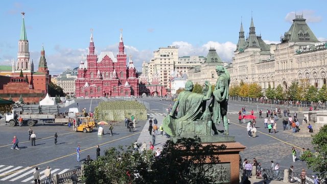 movement of peole at Red Square near Minin and Pozharsky monument